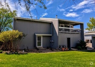 Building Photo - 4150 Monroe Dr