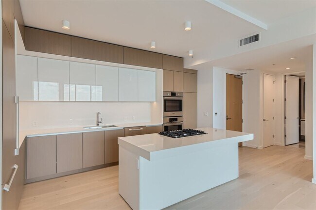 Foto del edificio - 313 W 17th St