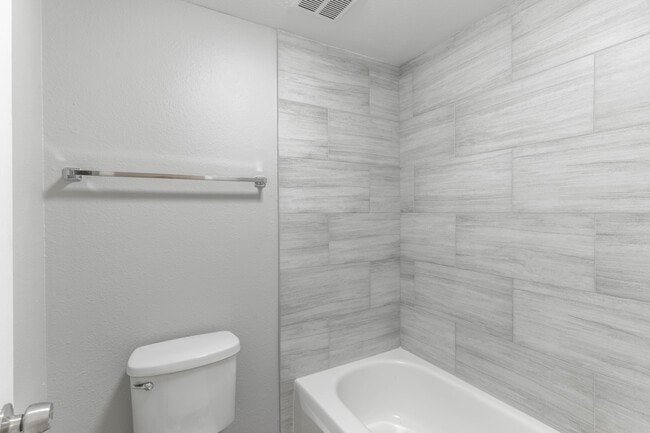 Building Photo - Crestwood Cove