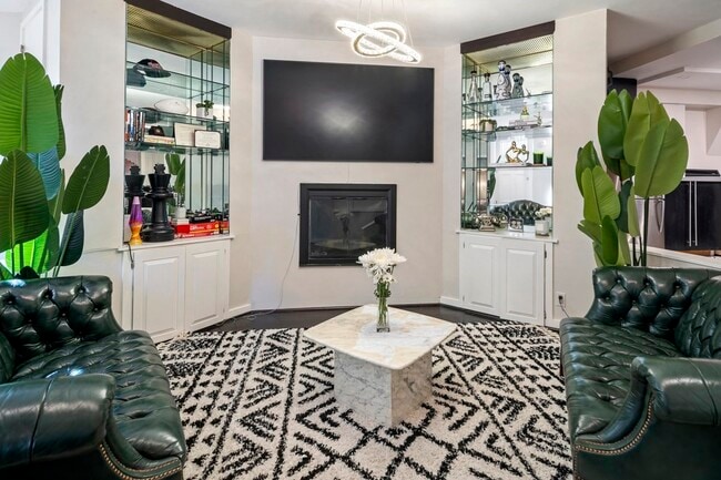 Building Photo - 244 Beacon St