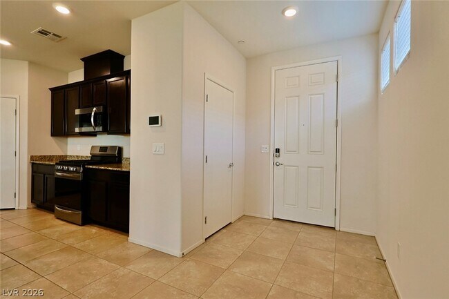Building Photo - 2124 Del Aqua Ave