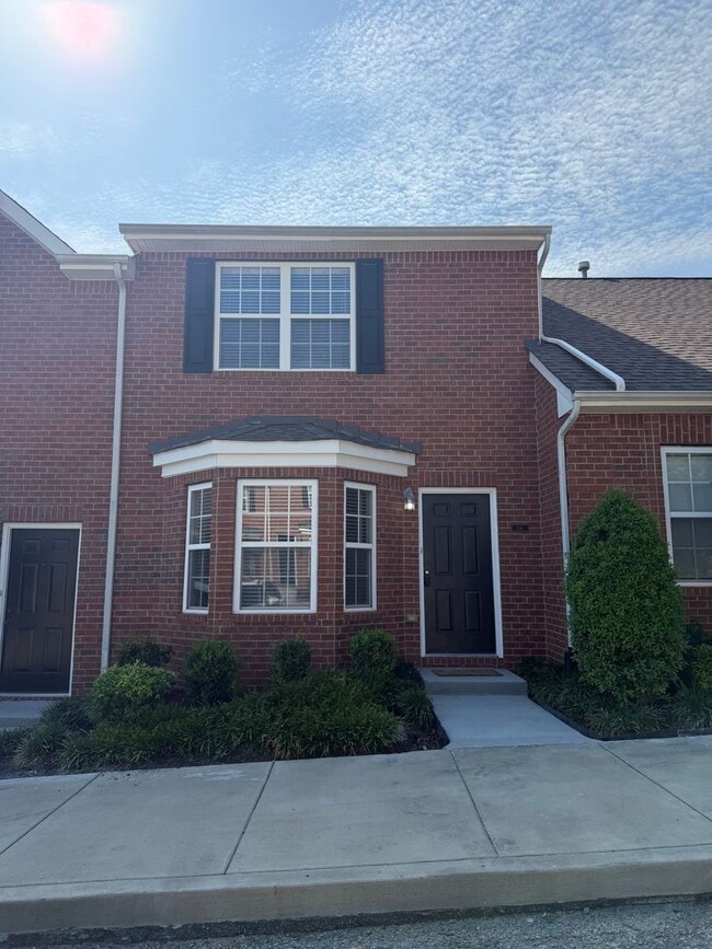 Building Photo - 2 Bedroom Brick Townhome in Franklin,TN's Desirable Hardison Hills Community