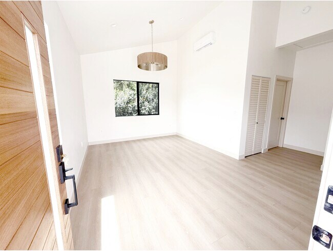 Foto del edificio - 3017 Orange Ave