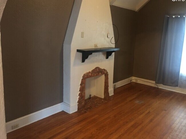 Building Photo - Southern Charm at its best!