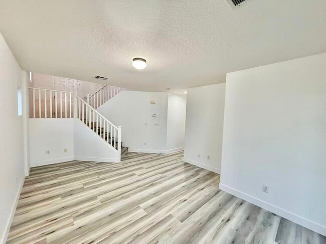 Foto del edificio - 6436 Casamar St