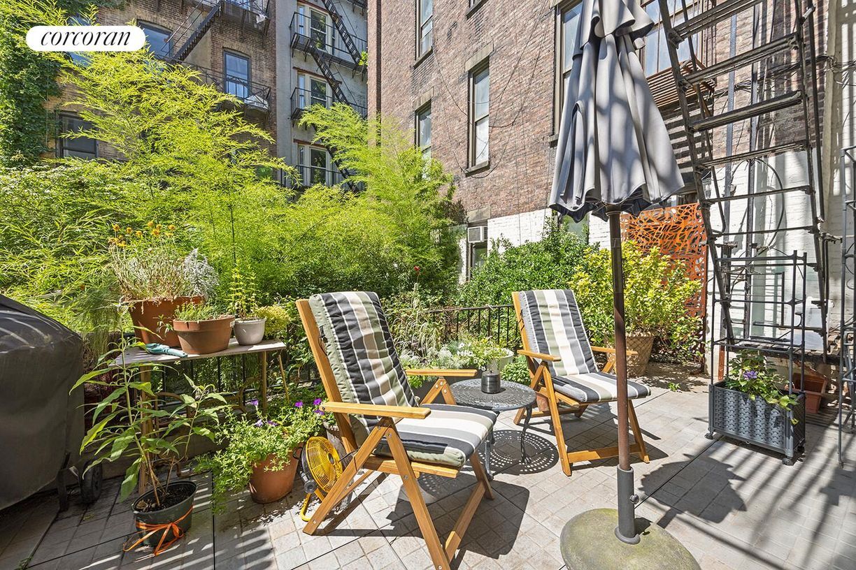 Foto principal - 68 W 11th St
