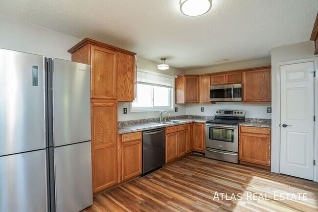 Building Photo - 2999 Maverick Dr