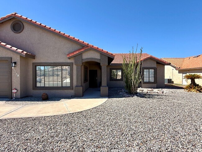 Building Photo - Custom 3 Bedroom, 2.5 Bath Home w/Bonus Ro...