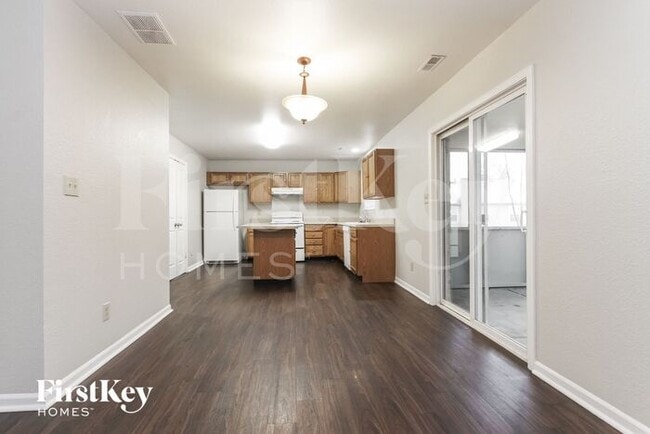 Building Photo - 860 Treyburn Green Dr