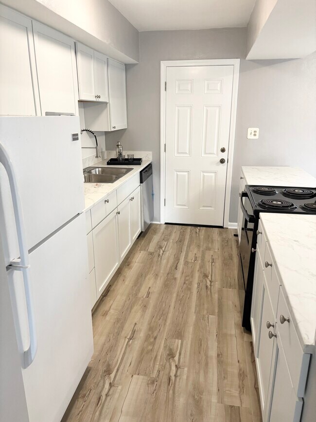 Foto del edificio - Birchwood Dr