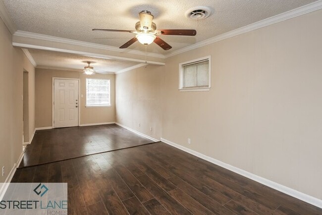 Building Photo - REDUCED! 1st full month free rent