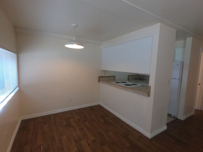 Foto del edificio - Tranquil Living in a Stylish 1 Bedroom Garden Floor Apartment
