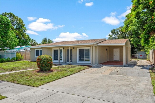 Foto del edificio - 3220 NW 4th Ct