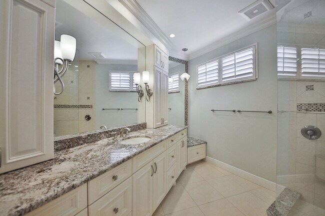 Building Photo - 824 Hideaway Cir E