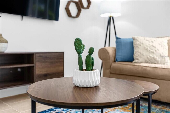 Building Photo - 611 Fairmont Pl