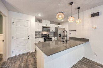 Building Photo - 7377 Philip Cv St