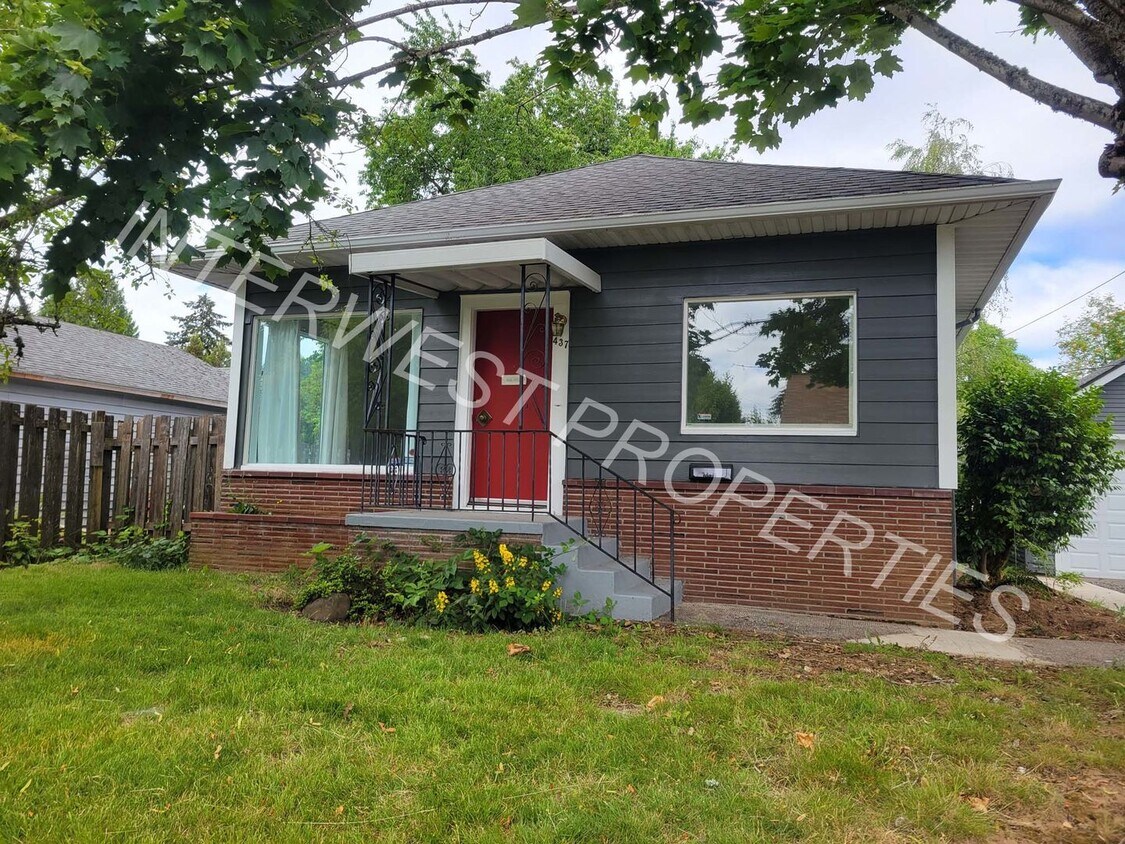 Primary Photo - Newly Remodeled 2 bd House with large yard...