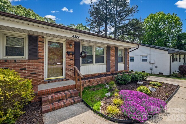 Foto del edificio - 4827 Harcourt Ln