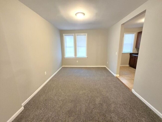 Building Photo - 4 Bedroom Home