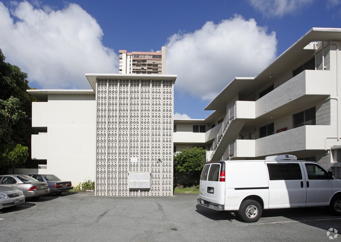 Building Photo - 1552 Kewalo St