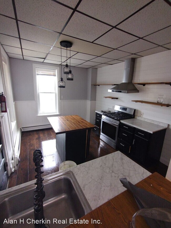 Building Photo - 3 br, 1 bath House - 146 S 6th St Columbia...