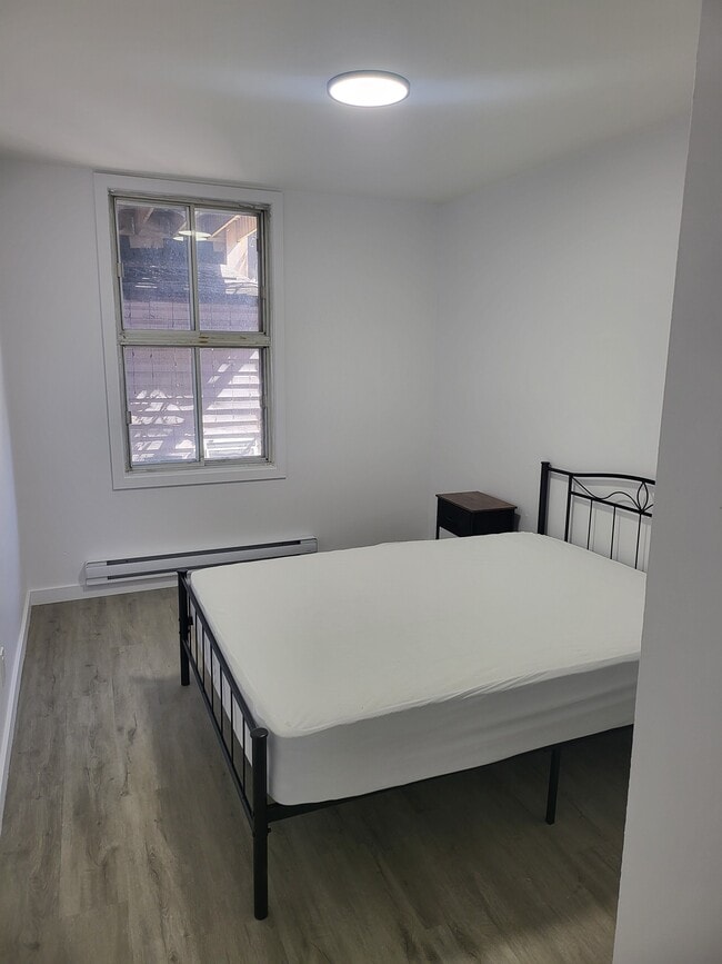 Building Photo - 4053 Boul Saint Laurent