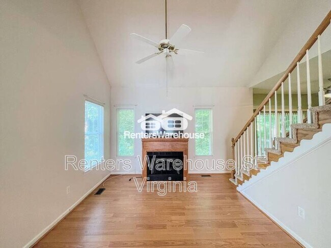 Building Photo - 143 Creekshire Crescent