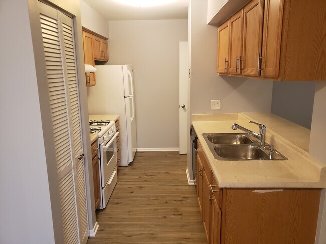 Foto del edificio - 2636 Woodview Ct