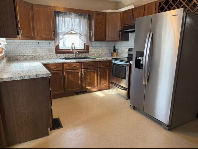 Building Photo - 607 W Saint Anthony Ave