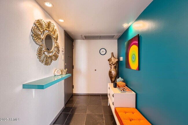 Foto del edificio - 207 W Clarendon Ave