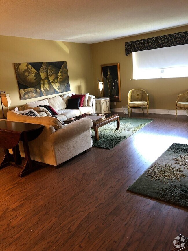 Castle Gardens Apartments for Rent with Hardwood Floors Lauderhill, FL 1 Rentals