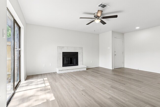 Foto del edificio - 5122 Blair Ln