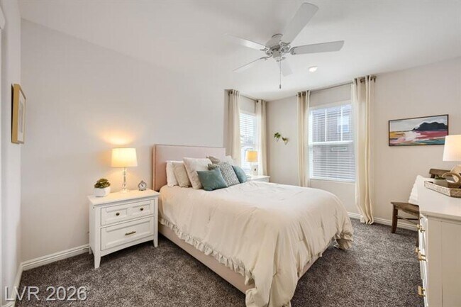 Foto del edificio - 477 Ylang Pl
