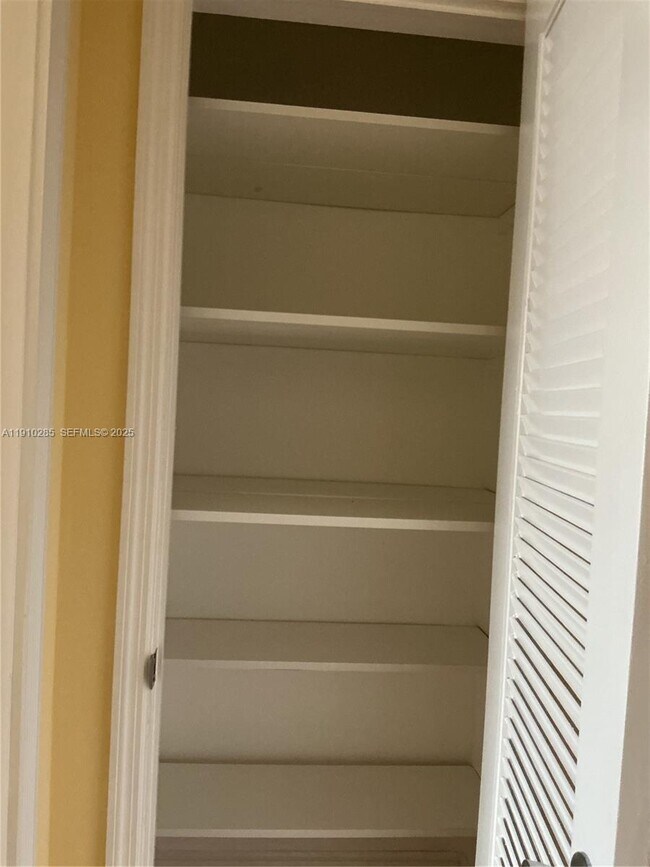 Foto del edificio - 1000 Renmar Dr