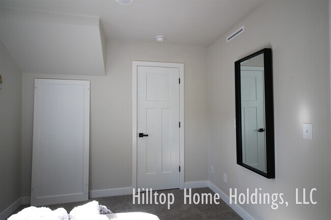 Building Photo - 9 Brookside Rd