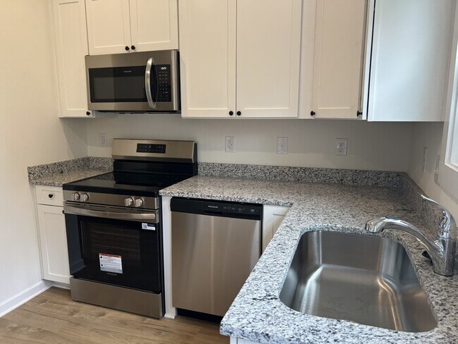 Foto del edificio - New Construction 2 Bedroom 1 Bath Apartment in Downtown Clover