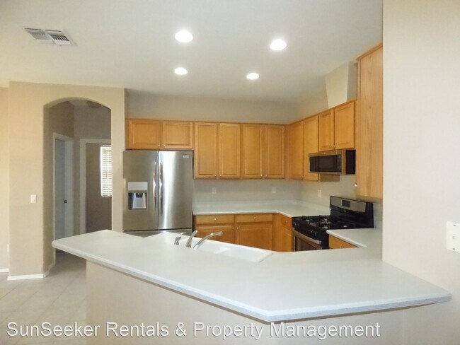 Building Photo - 3 br, 2.5 bath House - 14240 W Clarendon Ave