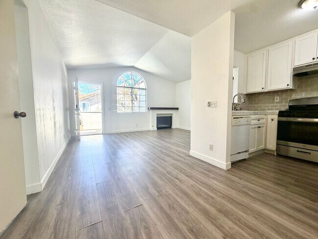 Foto del edificio - 2 Bed, 2 Bath upper end unit in Beautiful Rancho Santa Margarita