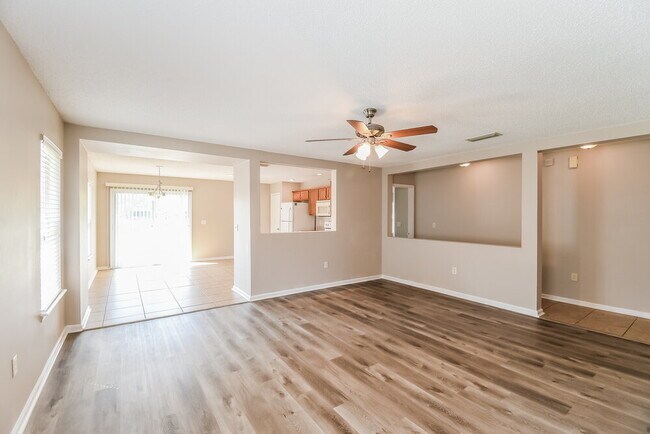 Building Photo - 11412 Brian Lakes Dr N