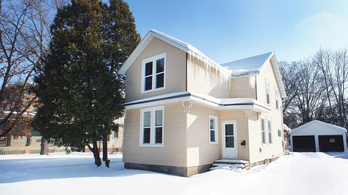 Primary Photo - 3 Bedroom Lower Duplex Available April 1st!