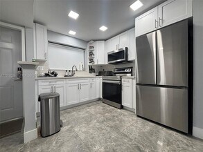 Building Photo - 10865 SW 112th Ave