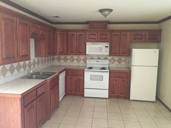 Foto del edificio - 2000 Circle Dr