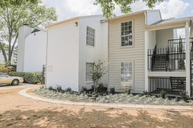 Building Photo - 4717 Columbia Ave