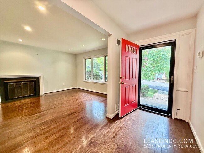 Foto del edificio - 4439 Springdale St NW