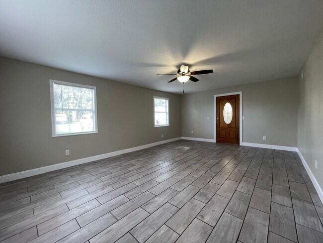 Building Photo - Charming 2 Bedroom, 1 Bath Rental Home wit...