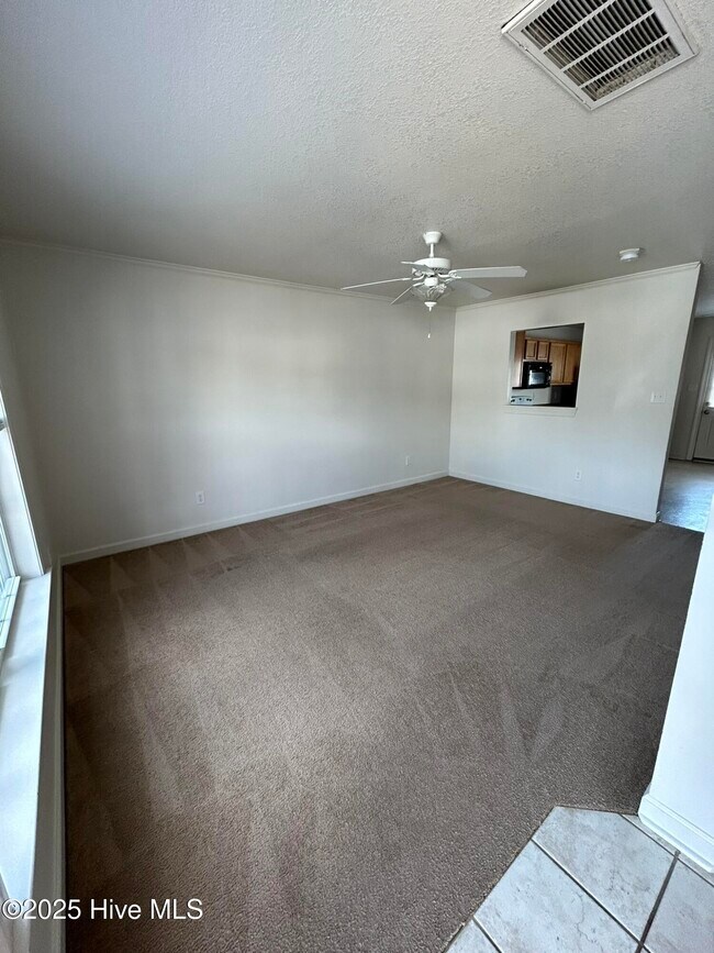 Foto del edificio - 211 Bridgewood Dr