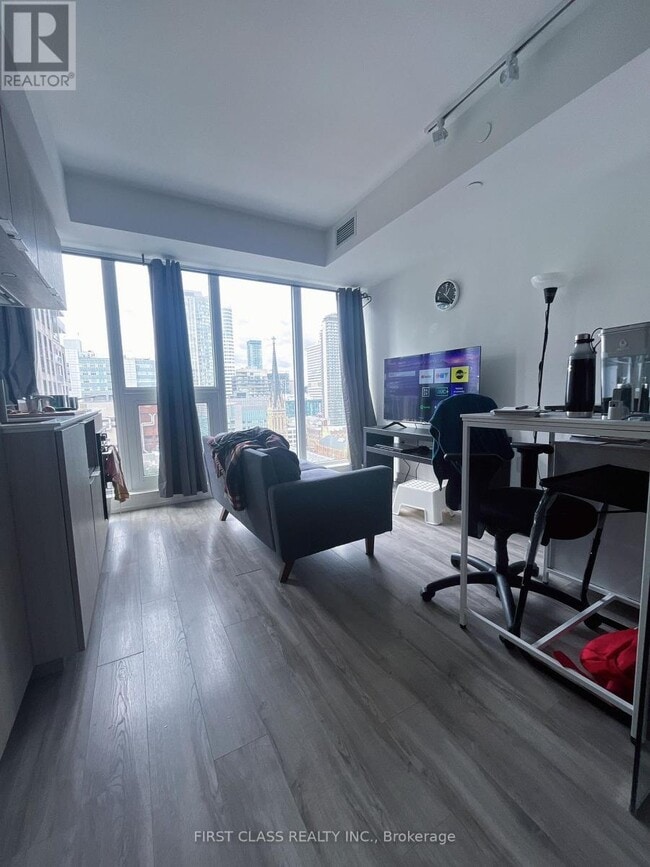 Building Photo - 77 Shuter St