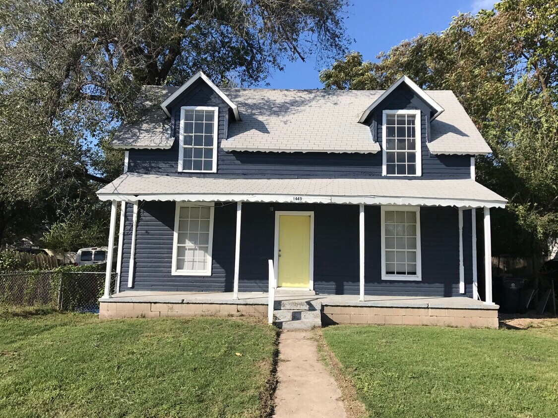 Primary Photo - 1449 SW 13th St