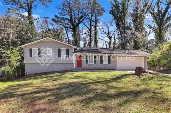 Building Photo - 1750 Highland Ct