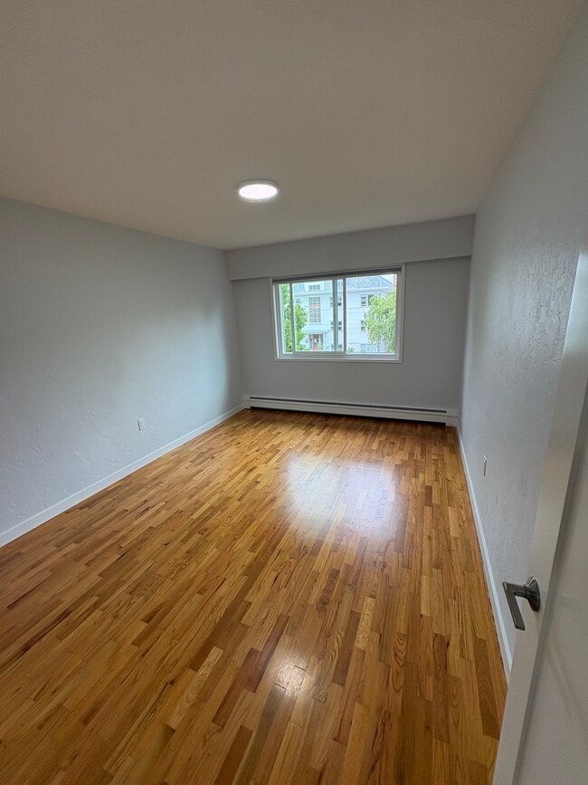 Building Photo - 1005 Pakington St